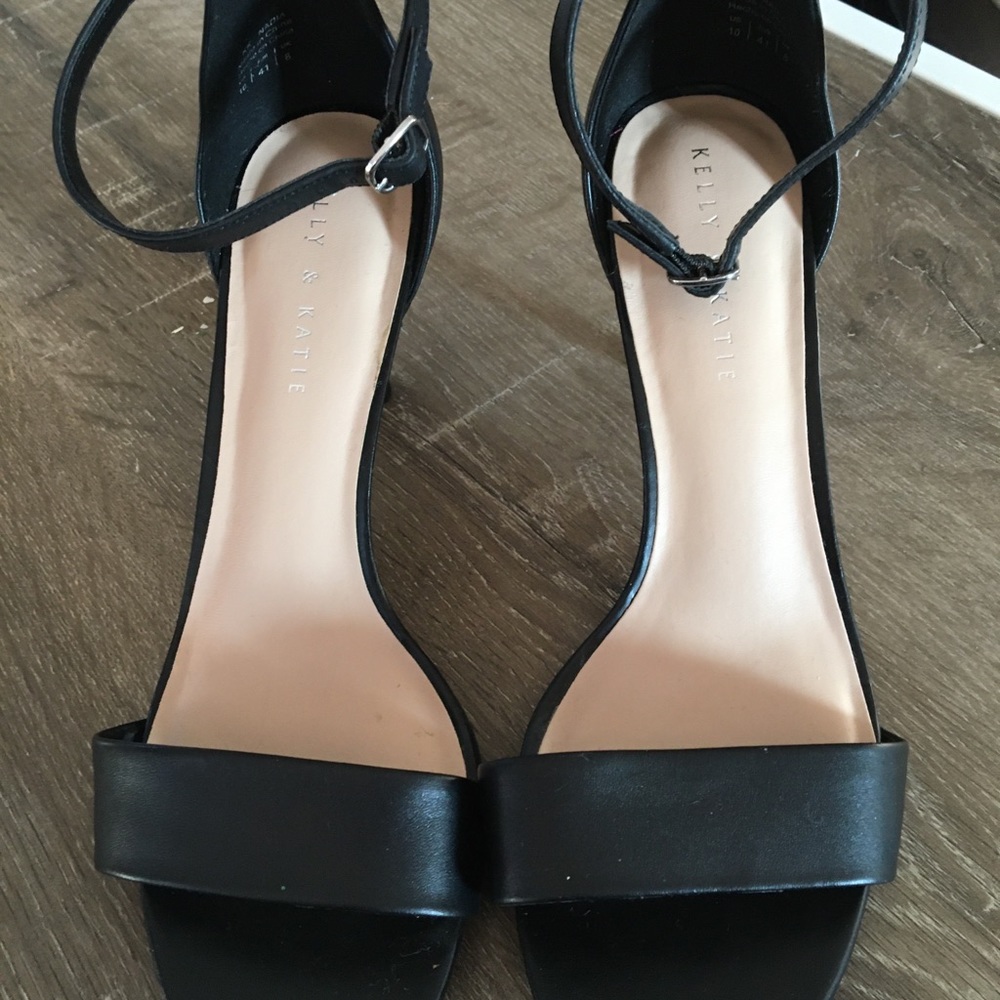 New, never worn size 10 scrappy heels - Picture 2 of 3